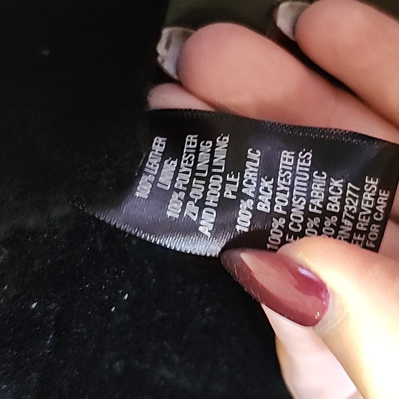 SONOMA WOMENS- Black Leather Jacket. Size SMALL. - Picture 14 of 15